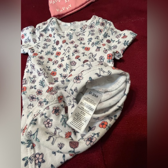 3-Piece Set (Short Sleeve Flowers & Unicorns Onesie, Pants & Pink Happy Hat) - Picture 5 of 9